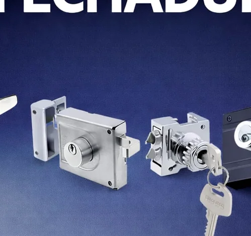 Detalhe de chaves e fechaduras do Chaveiro Osíres